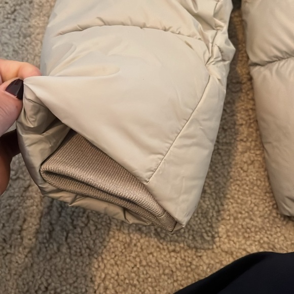 Banana Republic Funnel Neck Puffer Jacker NWT size S oversized. - Picture 6 of 8